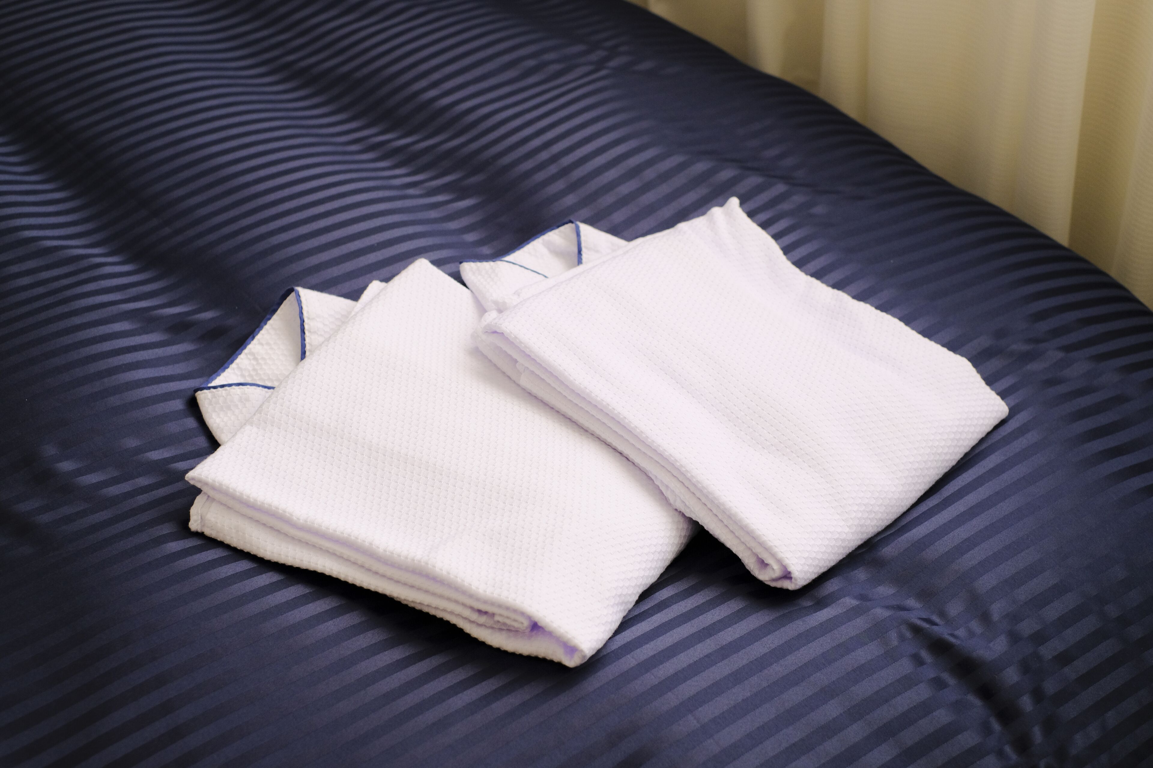 standard single room | in-room safe, desk, blackout curtains, soundproofing