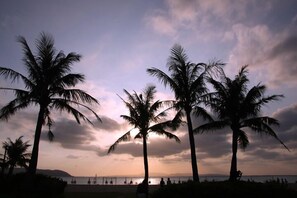 A beach scene with palm trees and a sunset. - Wires Hotel Onna Clipper Okinawa Base (Onna)