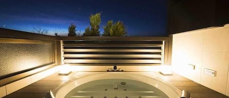 Bain à remous extérieur