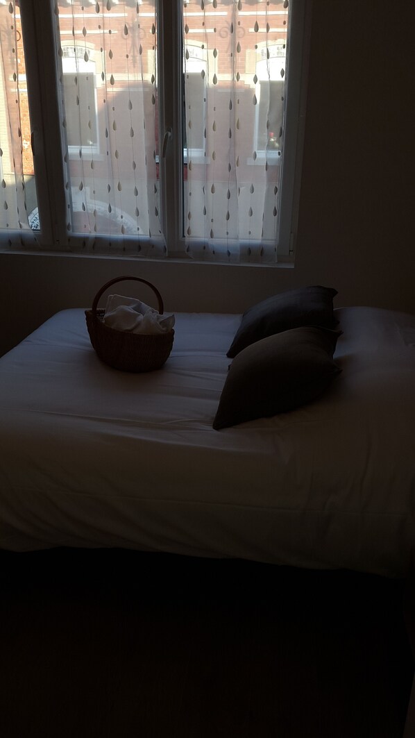 Studio (Glycine) | Schallisolierte Zimmer, kostenlose Babybetten, Zustellbetten