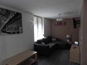 Apartment (Dorine) | Living area | Flat-screen TV, DVD player - Lens Louvre 2 (Lens)
