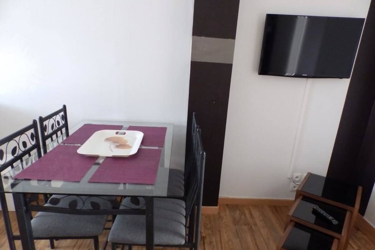 Executive-Apartment, 1 Schlafzimmer (Aubépine) | Essbereich im Zimmer