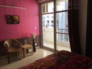 3 bedrooms, WiFi - Aastha 3BHK  Grand India Place Mall Noida (Noida)