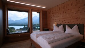 Apartemen Deluks, 3 kamar tidur (Penthouse) | Brankas, tirai kedap cahaya, kedap suara, dan setrika/meja setrika