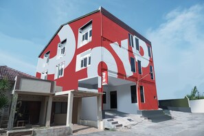 Front of property - OYO 682 Ceria Homestay Syariah (Semarang)