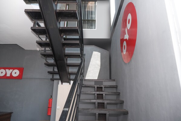 Staircase - OYO 682 Ceria Homestay Syariah (Semarang)