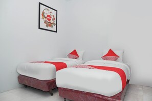Standard Twin Room | Desk, free WiFi, bed sheets - OYO 682 Ceria Homestay Syariah (Semarang)