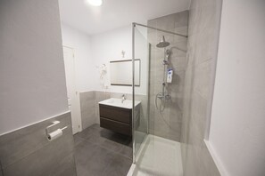 Shower, hair dryer, towels
