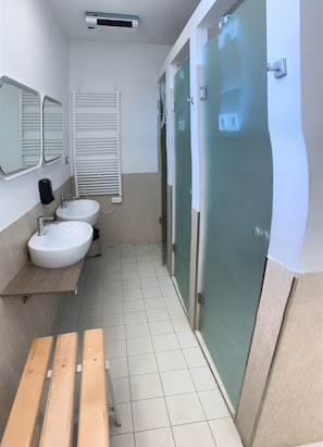 Shower, hair dryer, towels, soap - Emotions Experience (Venice)
