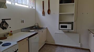 Full-sized fridge, microwave, oven, dishwasher