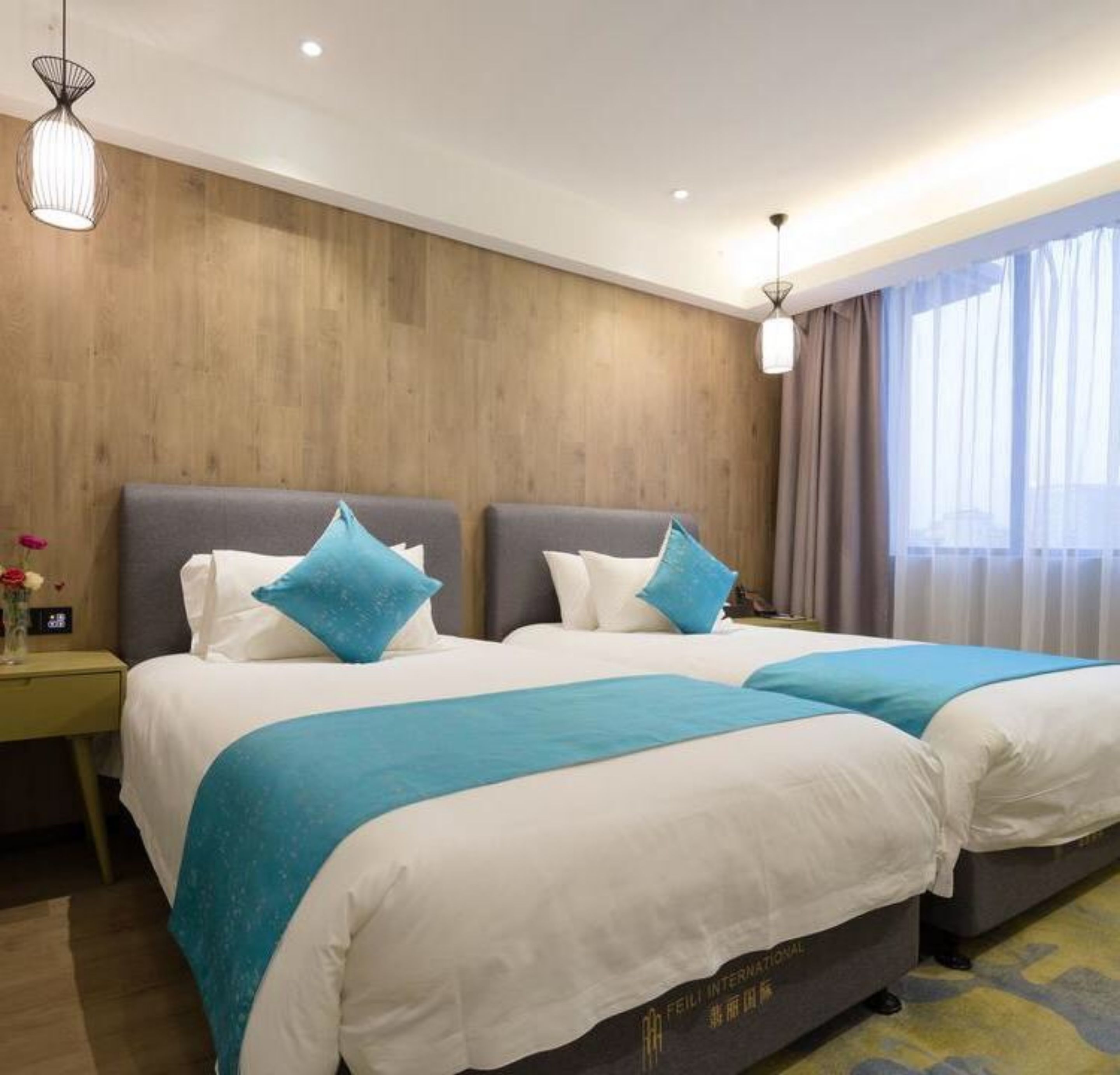 Kahden hengen deluxe-huone (kaksi sänkyä) | Tallelokero huoneessa, pimennysverhot, lisävuoteet, ilmainen Wi-Fi