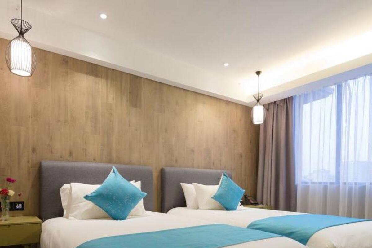 Kahden hengen deluxe-huone (kaksi sänkyä) | Tallelokero huoneessa, pimennysverhot, lisävuoteet, ilmainen Wi-Fi