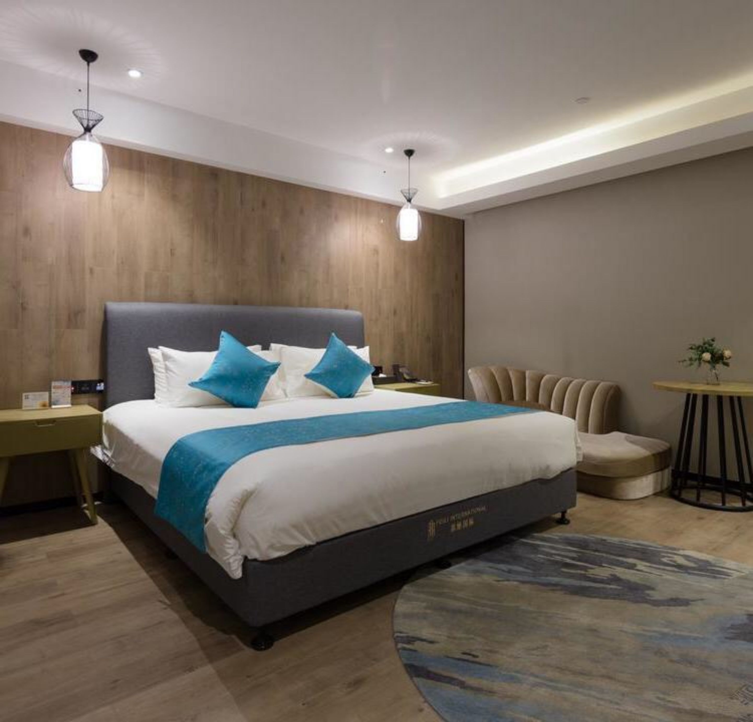 Businesssviitti | Tallelokero huoneessa, pimennysverhot, lisävuoteet, ilmainen Wi-Fi