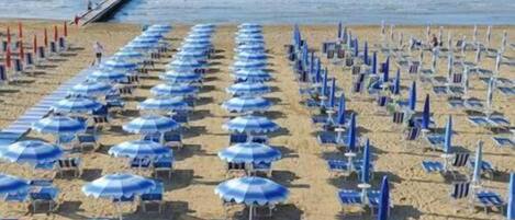 Una spiaggia nelle vicinanze