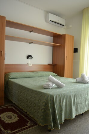 Double Room | Desk, cribs/infant beds, rollaway beds, free WiFi - Hotel Mirage (Jesolo)
