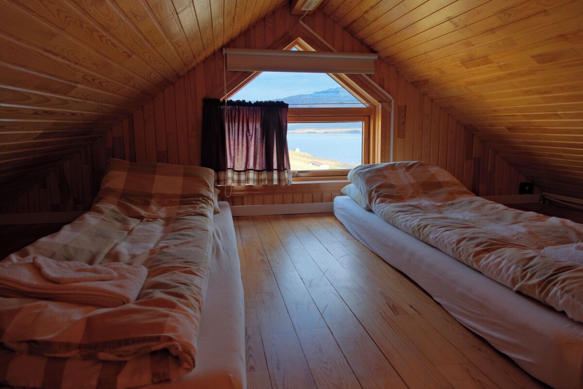 Blackout curtains, free cots/infant beds, free WiFi