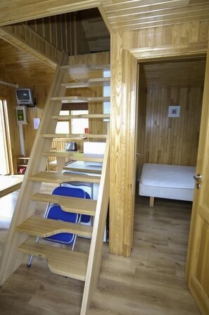 Cottage, 1 Bedroom | Blackout drapes, free cribs/infant beds, free WiFi