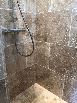 Combined shower/bathtub, hair dryer - Apartment in detached villa with panoramic sea view & beaches on foot (Le Lavandou)