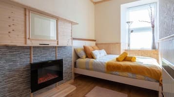 Apartment | 2 bedrooms, iron/ironing board, free WiFi, bed sheets