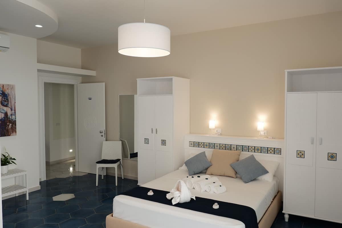 Comfort vierpersoonskamer (kalinifta room 211) | 1 slaapkamer, luxe beddengoed, pillowtop-bedden, een kluis op de kamer