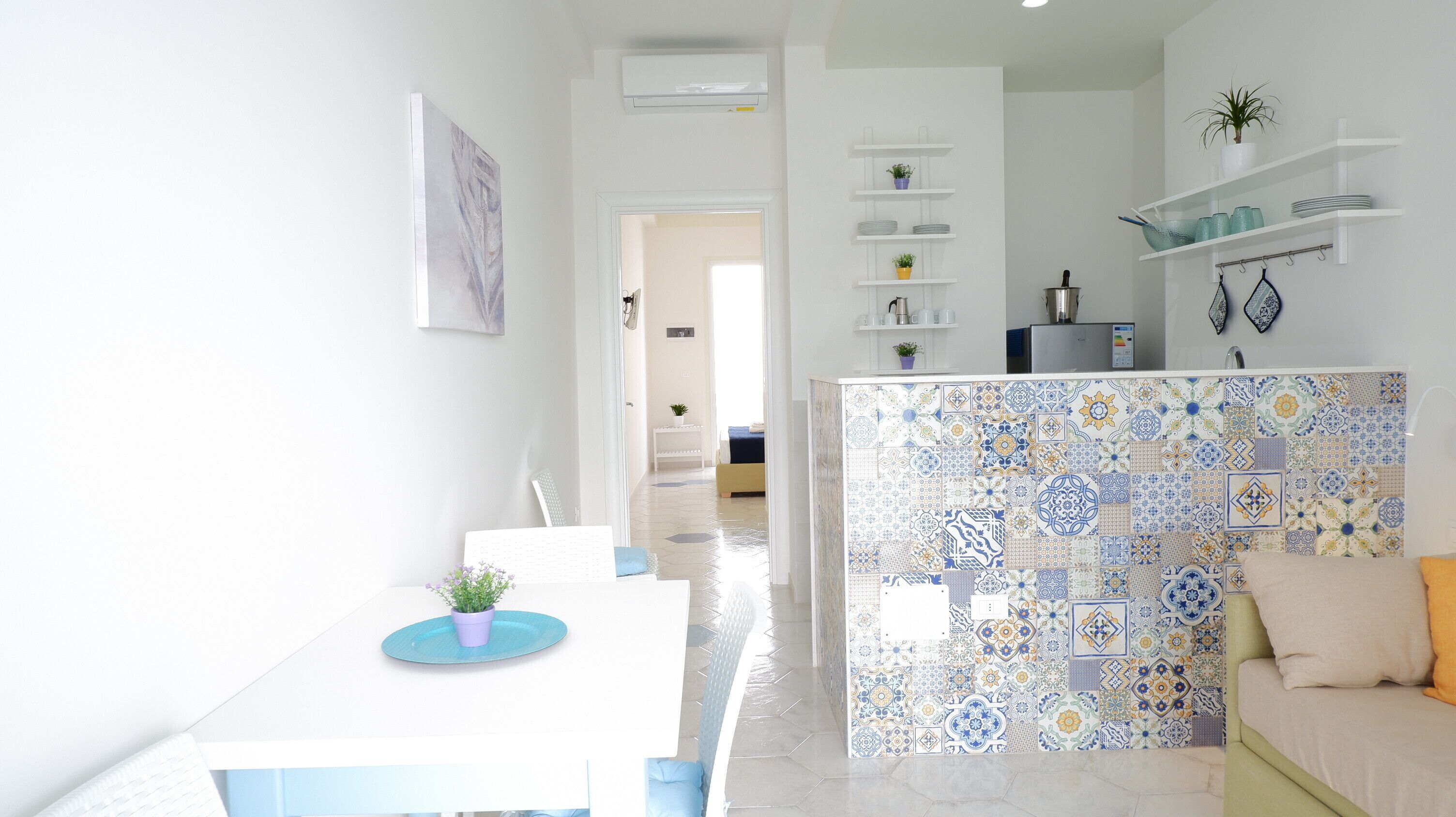 Leilighet – comfort, 1 soverom (kalinifta apartment) | Oppholdsområde | En 26-tommers smart-TV med digitale kanaler samt TV