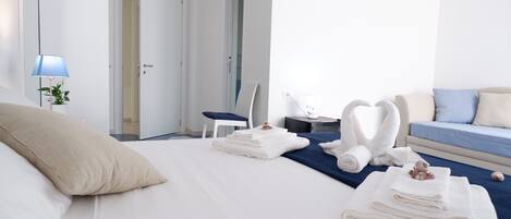 Comfort vierpersoonskamer (kalinifta room 212) | 1 slaapkamer, luxe beddengoed, pillowtop-bedden, een kluis op de kamer