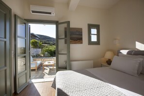 4 makuuhuonetta, silitysrauta/-lauta