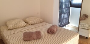2 bedrooms, iron/ironing board, free WiFi