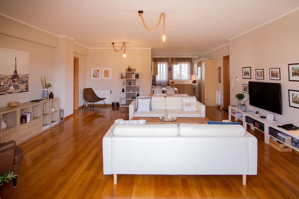 apartment, 3 bedrooms | living room | 50-inch smart tv with satellite channels, tv, toys