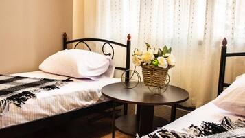 Shared Dormitory, Mixed Dorm (Bed in 4-Bed Dormitory) | 1 bedroom, iron/ironing board, free WiFi, bed sheets