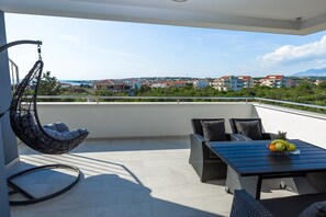 Outdoor dining - Apartment with Pool, AC, & Free WIFI (Novalja)