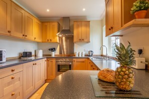 Cottage, 3 phòng ngủ | Bếp riêng | Tủ lạnh, lò vi sóng, lò nướng, bếp nấu