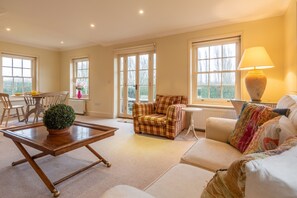 Cottage, 3 Bedrooms | Living area