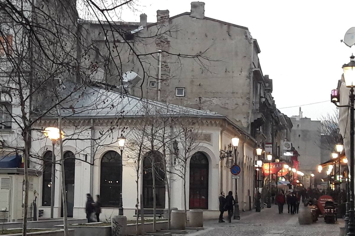 Premium bedding, blackout curtains, iron/ironing board, cots/infant beds