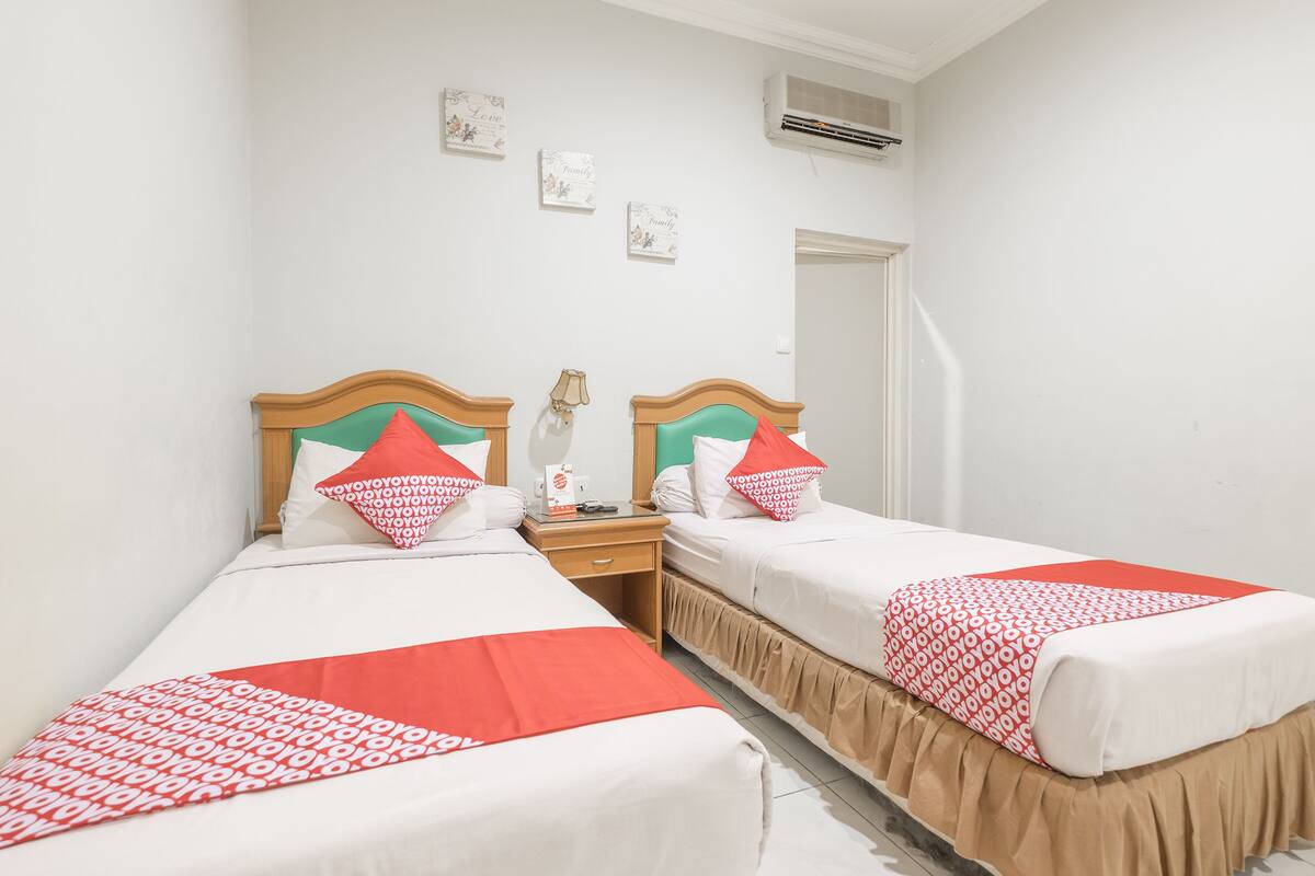 Free WiFi, bed sheets