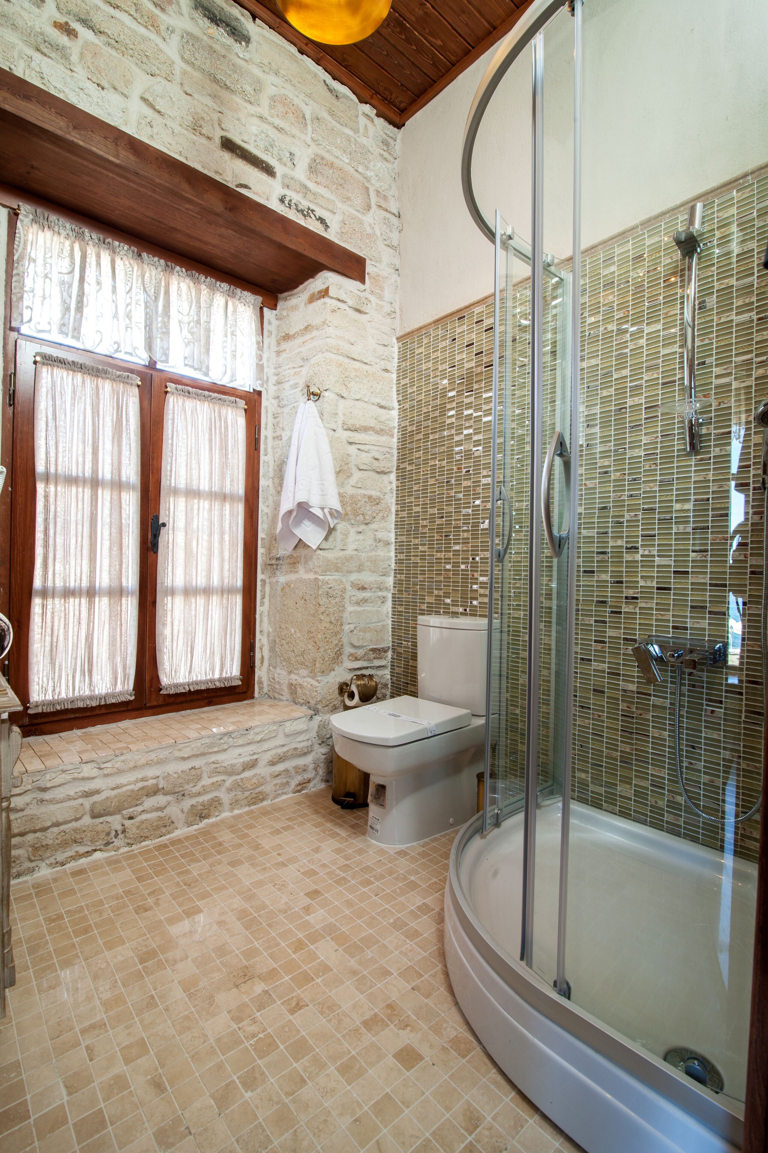 superior triple room | bathroom | free toiletries, hair dryer, slippers, towels