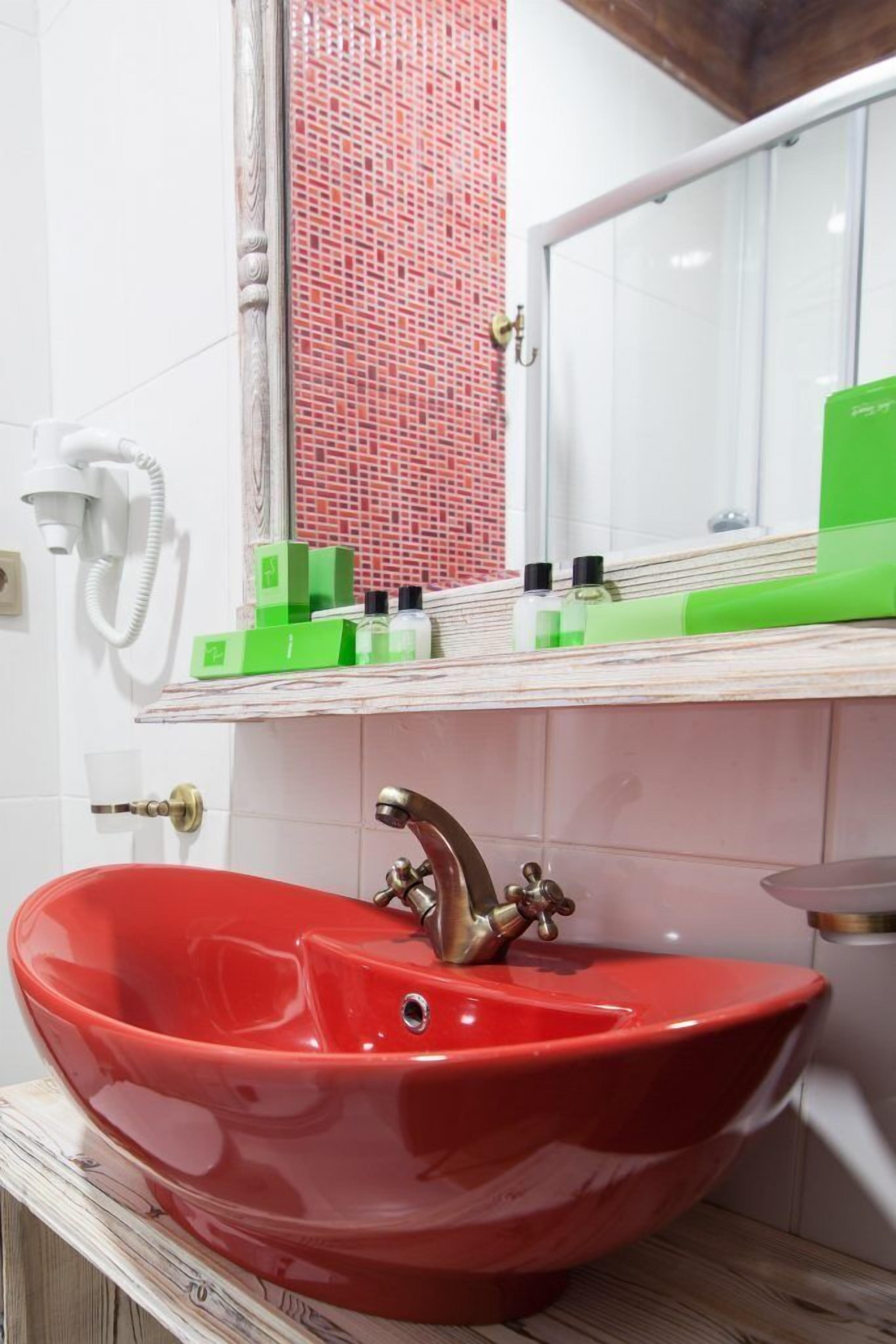 standard room | bathroom sink