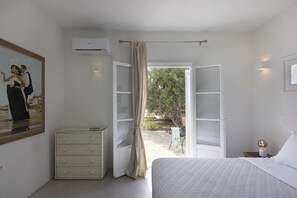 5 bedrooms, iron/ironing board