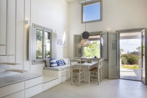 TV - Villa Aphrodite  · Elegant villa, sea views, desig (Ampelas)