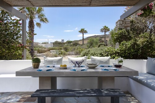 Villa Aphrodite · Elegante Villa, Meerblick, Designer-Renovierung
