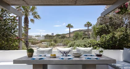 Villa Aphrodite · Elegante Villa, Meerblick, Designer-Renovierung
