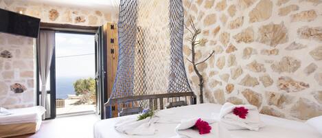 Triple Room, Sea View | 1 bedroom, blackout curtains, soundproofing, iron/ironing board