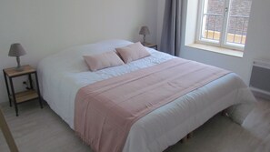 2 bedrooms, iron/ironing board, travel cot, WiFi - Townhouse 75m² (Bléneau)