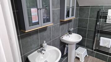 Apartment | Bathroom | Combined shower/tub, deep soaking tub, hair dryer, towels