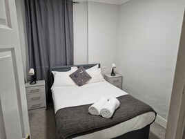 Apartment | 3 bedrooms, iron/ironing board, free WiFi, bed sheets