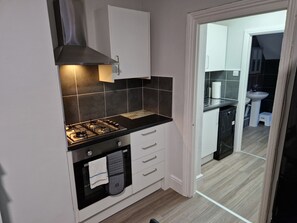 Private kitchen - Birtley's Amethyst, 3 Bedroom Apt ,sleeps 6 Guest (Chester-le-Street)