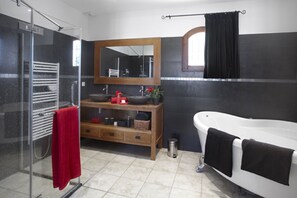Bathtub, jetted tub