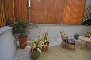 Apartamento luxo, 2 quartos, varanda | Terraço/pátio