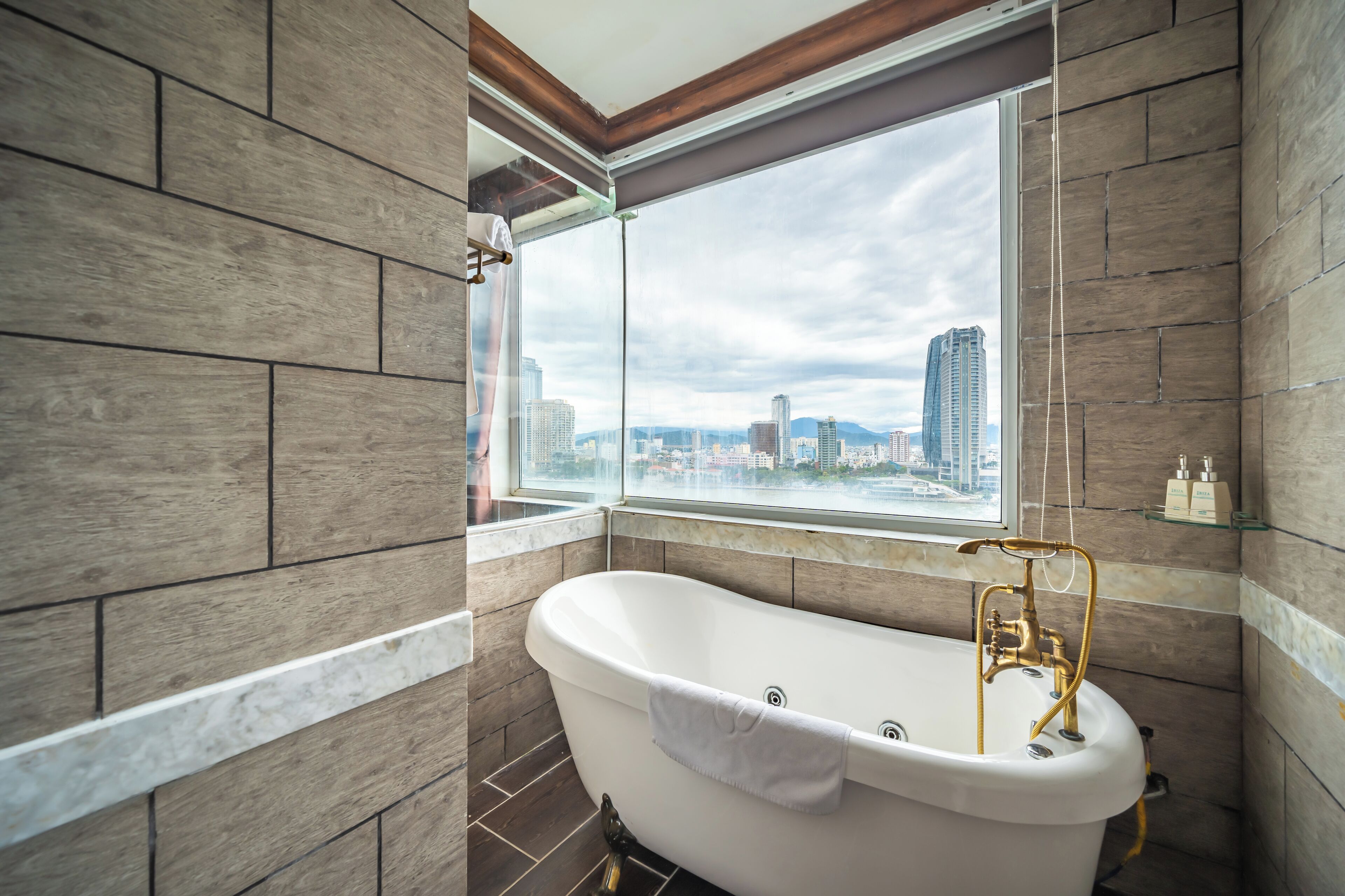 grand suite river view | bathroom | free toiletries, hair dryer, bathrobes, slippers