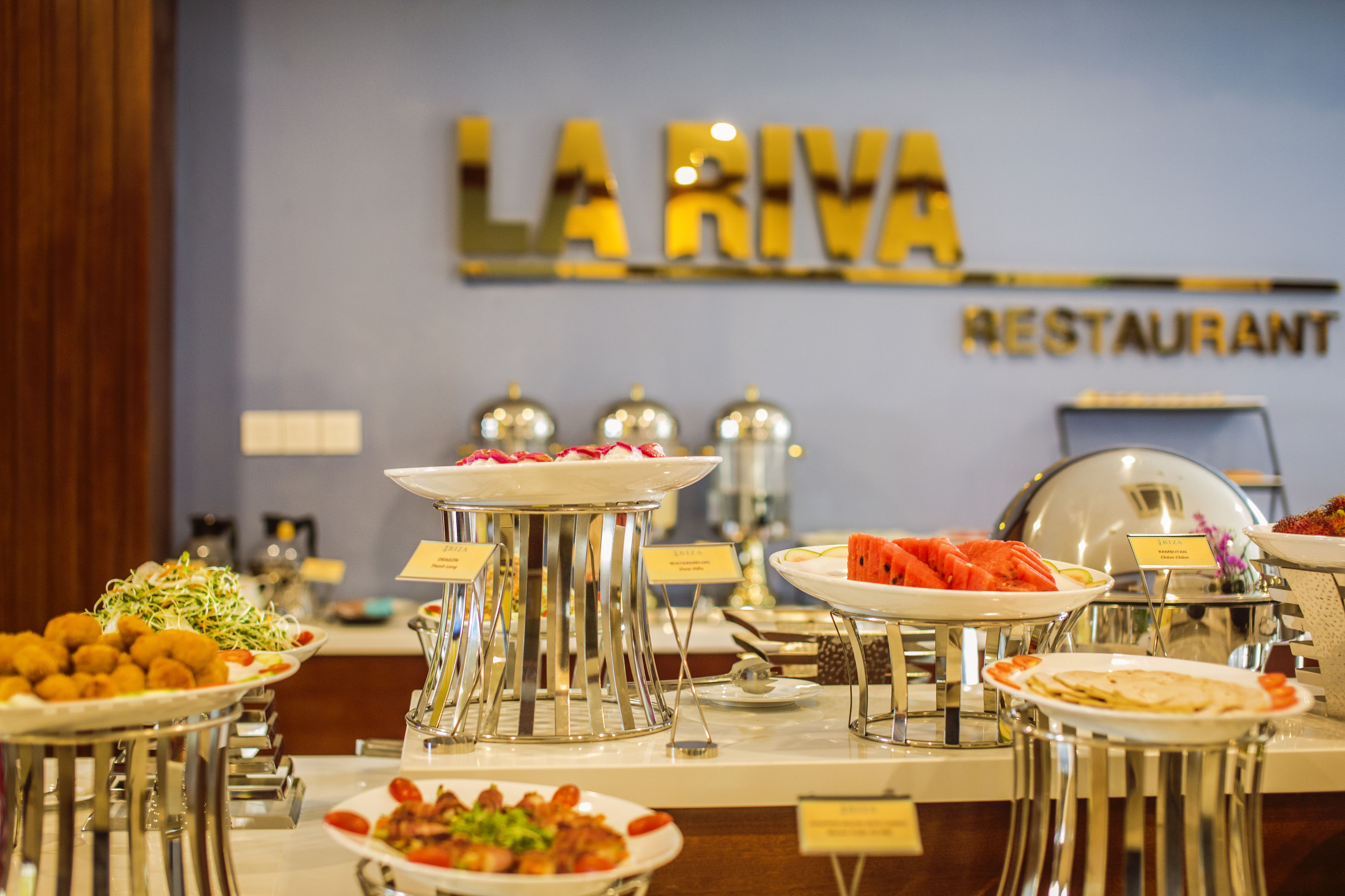 breakfast, lunch, dinner served; local and international cuisine